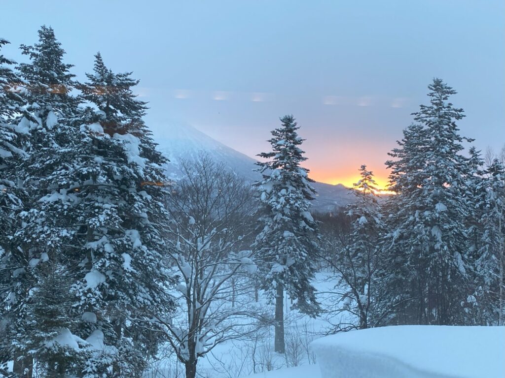 朝日と羊蹄山